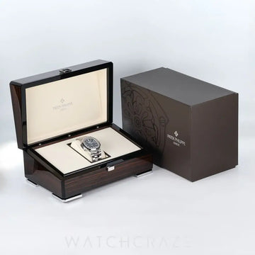 2024 PATEK PHILIPPE NAUTILUS ANNUAL CALENDAR BLUE DIAL 40MM 5726/1A-014
